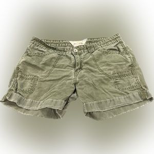 Levi’s Cargo Shorts Green Women’s Size 12 Vintage Wash